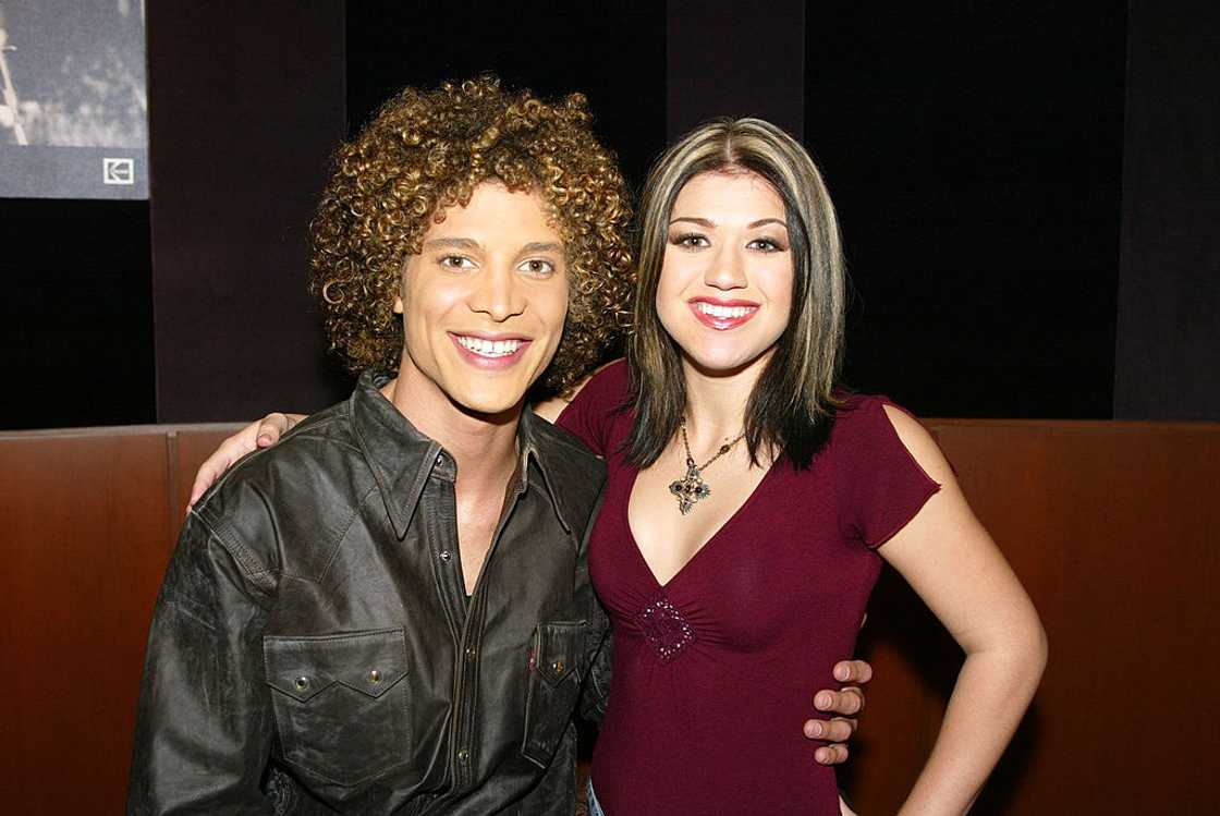 Kelly Clarkson and Justin Guarini at an event Kelly Clarkson and Justin Guarini at an event
