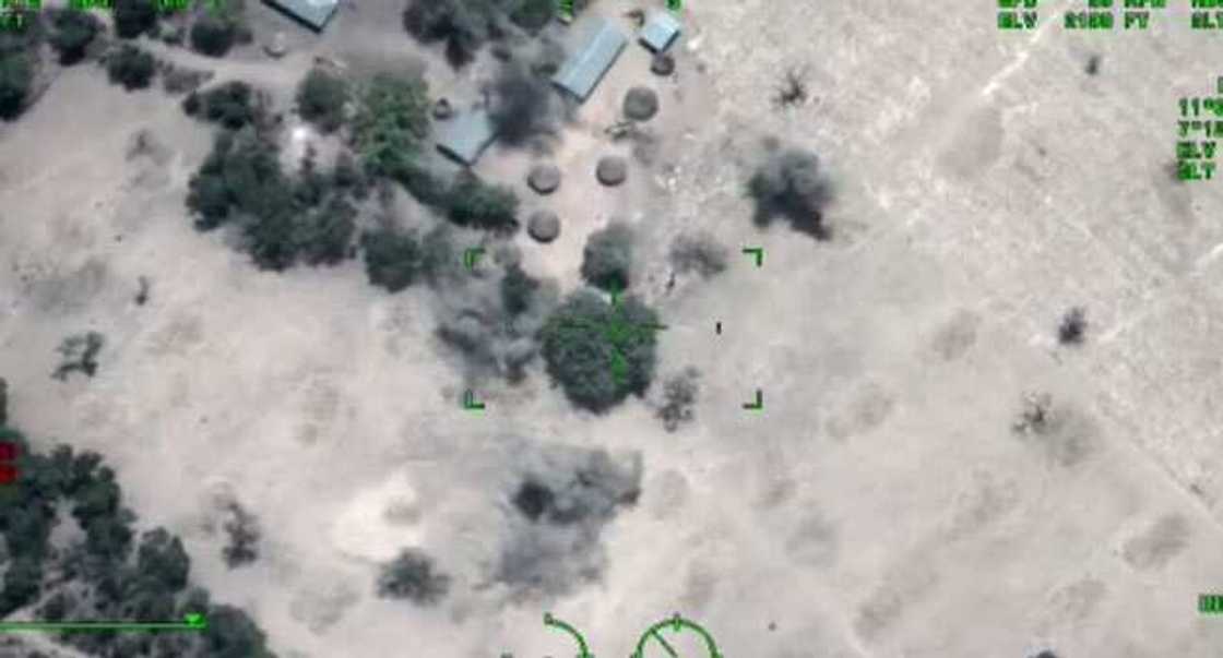 Mayakan Sojin Sama sun ragargaji yan bindiga a Kaduna (Hotuna) Mayakan Sojin Sama sun ragargaji yan bindiga a Kaduna (Hotuna)