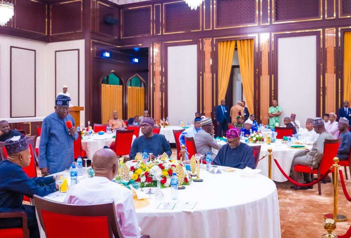 Shugaba Tinubu tare da gwamnonin wasu jihohi. Shugaba Tinubu tare da gwamnonin wasu jihohi.