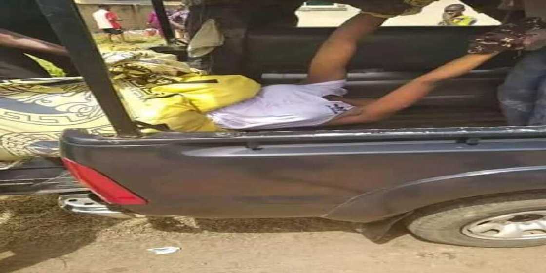 Yadda budurwa ta mutu a dakin saurayi (Hotuna) Yadda budurwa ta mutu a dakin saurayi (Hotuna)