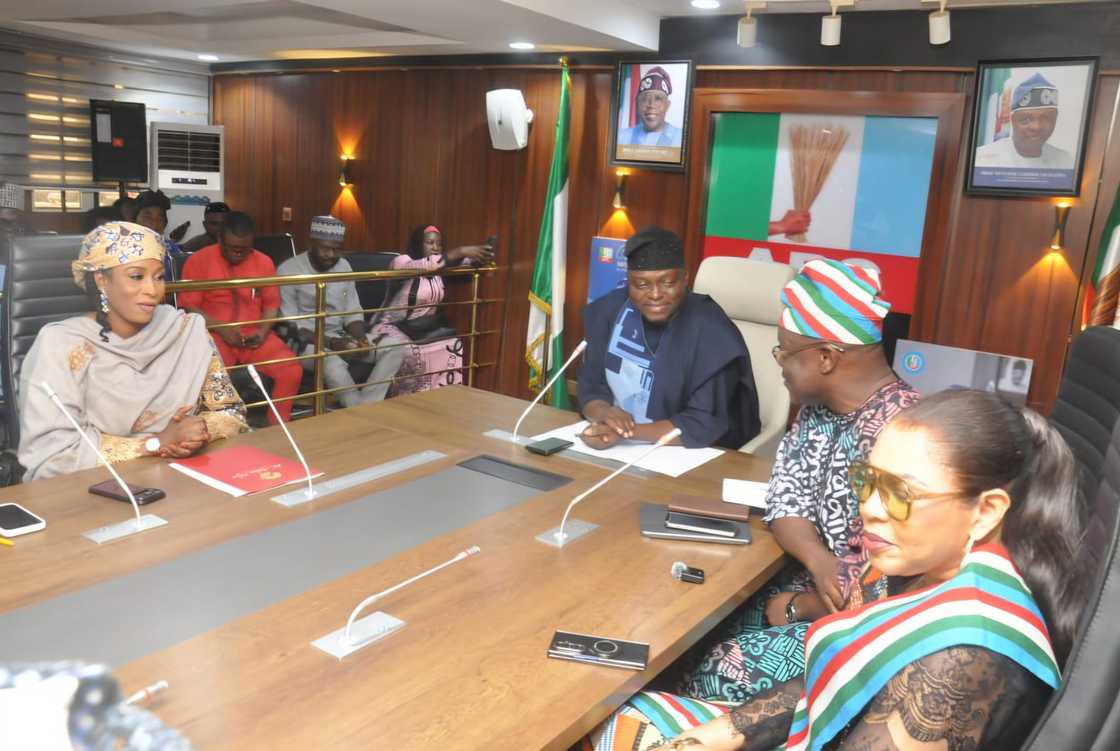 APC ta karbi masu sauya sheka zuwa cikinta APC ta karbi masu sauya sheka zuwa cikinta