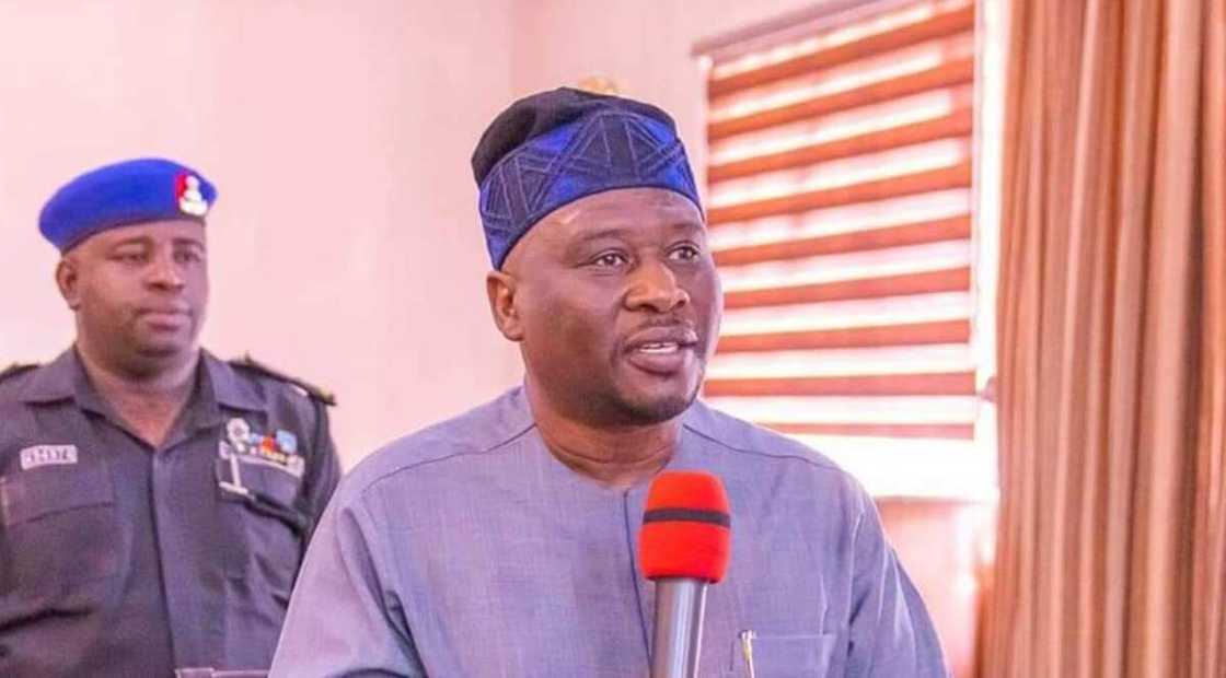 Gwamnan jihar Adamawa ya aika da sako ga waɗanda suka fasa rumbun abinci Gwamnan jihar Adamawa ya aika da sako ga waɗanda suka fasa rumbun abinci