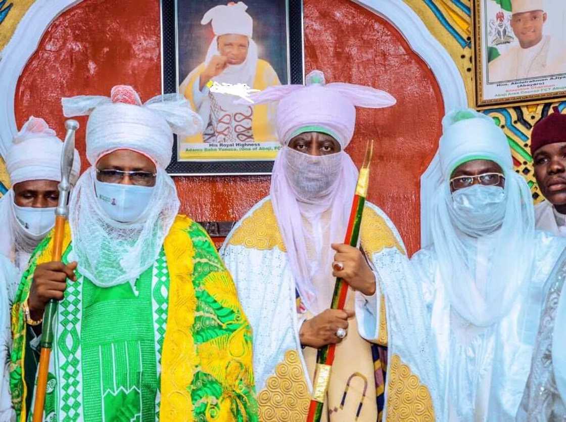 Sarki Aminu Ado-Bayero ya sake kai wa wani babban basarake ziyara (Hotuna) Sarki Aminu Ado-Bayero ya sake kai wa wani babban basarake ziyara (Hotuna)