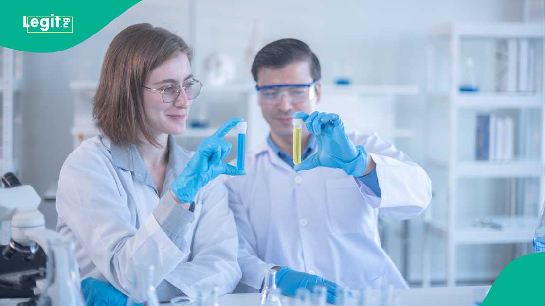 Masana kimiyya a Rasha sun ce yanzu za a iya fara amfani da wannan rigakafi ga mutane a asibitoci.