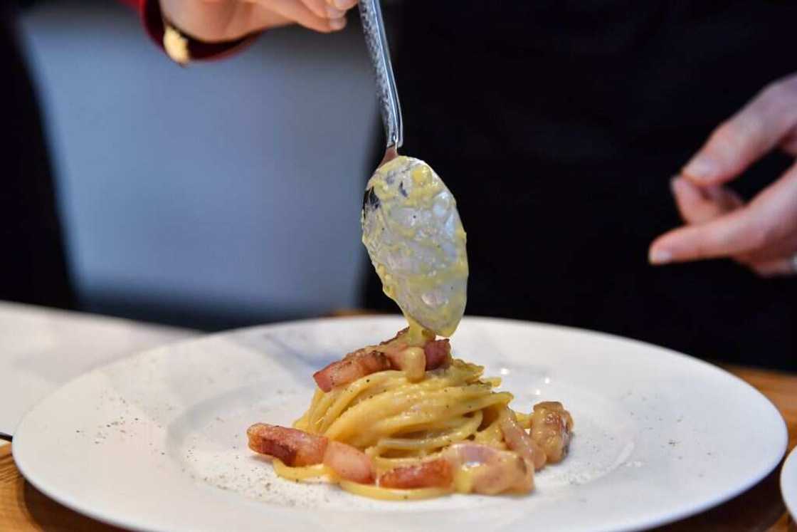 À la découverte de la pâte carbonara: origine, recettes, tradition À la découverte de la pâte carbonara: origine, recettes, tradition