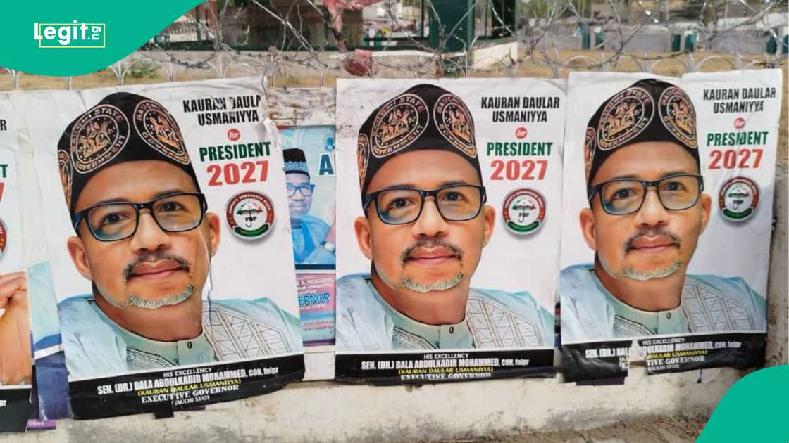 Mutane sun yi martani kan fastocin neman takarar gwamna Bala Mutane sun yi martani kan fastocin neman takarar gwamna Bala