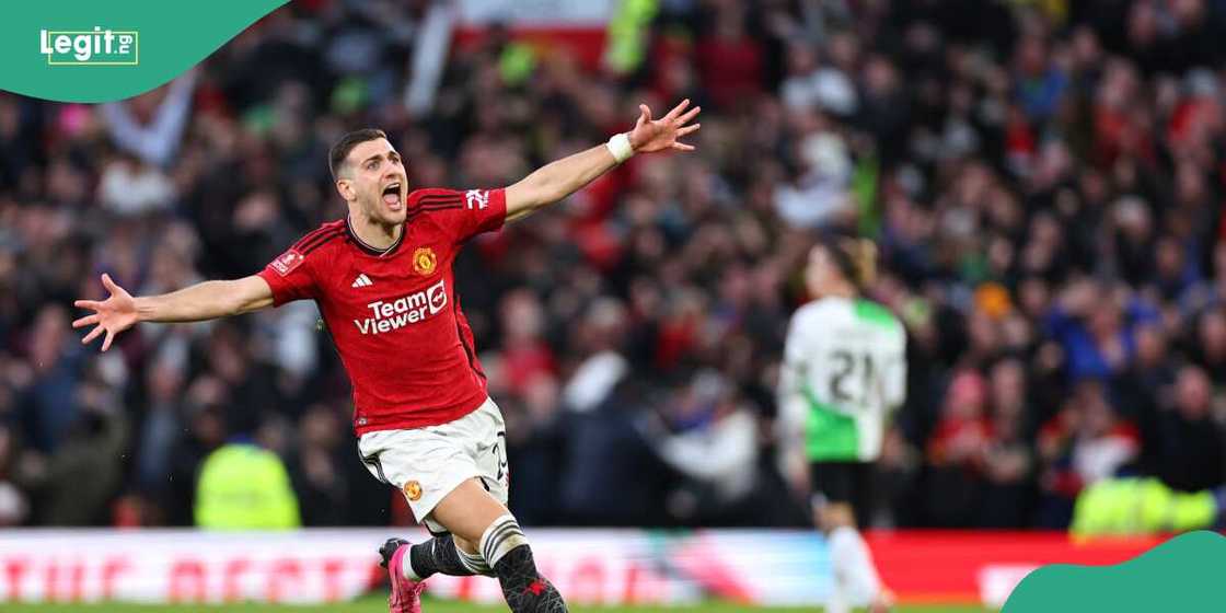 Manchester United defeats Liverpool in FA Cup/Man United qualify for FA Cup semifinals Manchester United defeats Liverpool in FA Cup/Man United qualify for FA Cup semifinals