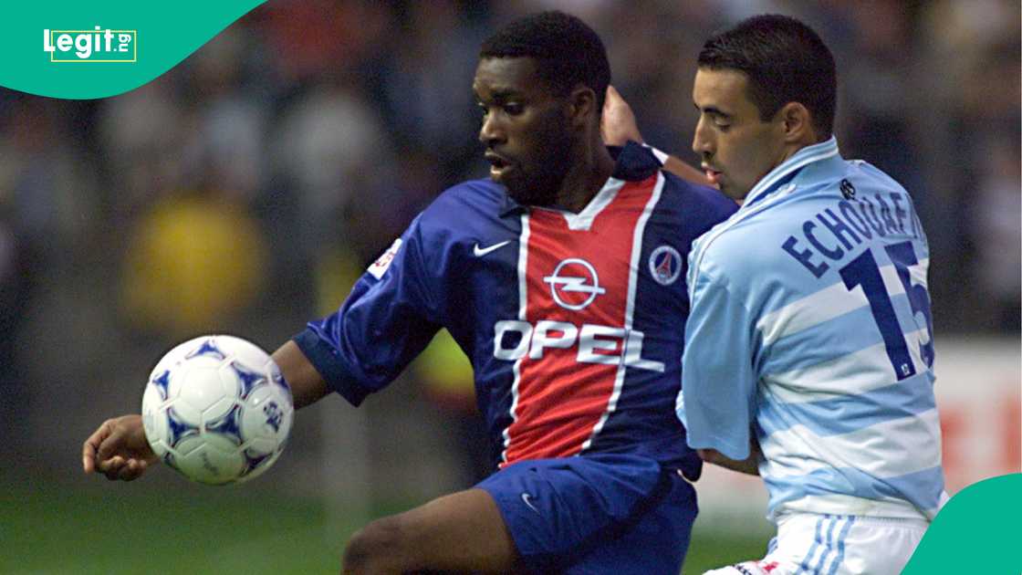 Austin Jay-Jay Okocha, Olivier Echoufani, Paris Saint-Germain, Strasbourg, Ligue 1. Austin Jay-Jay Okocha, Olivier Echoufani, Paris Saint-Germain, Strasbourg, Ligue 1.
