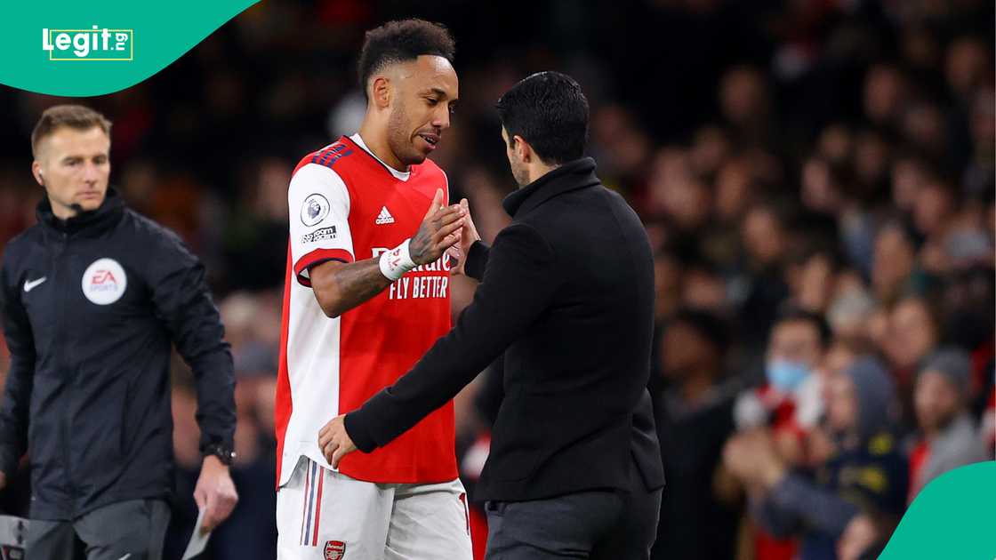 Pierre-Emerick Aubameyang, Mikel Arteta, Arsenal, Aston Villa, Emirates Stadium, London, England, Premier League. Pierre-Emerick Aubameyang, Mikel Arteta, Arsenal, Aston Villa, Emirates Stadium, London, England, Premier League.