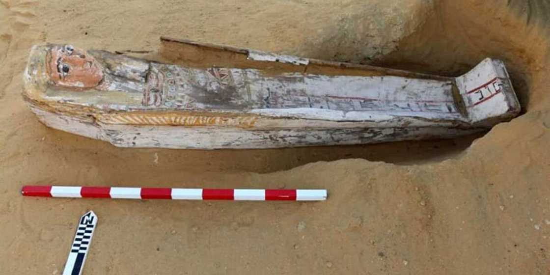 Archaeologists unearth Egyptian queen’s tomb, many coffins of 3000 years ago Archaeologists unearth Egyptian queen’s tomb, many coffins of 3000 years ago