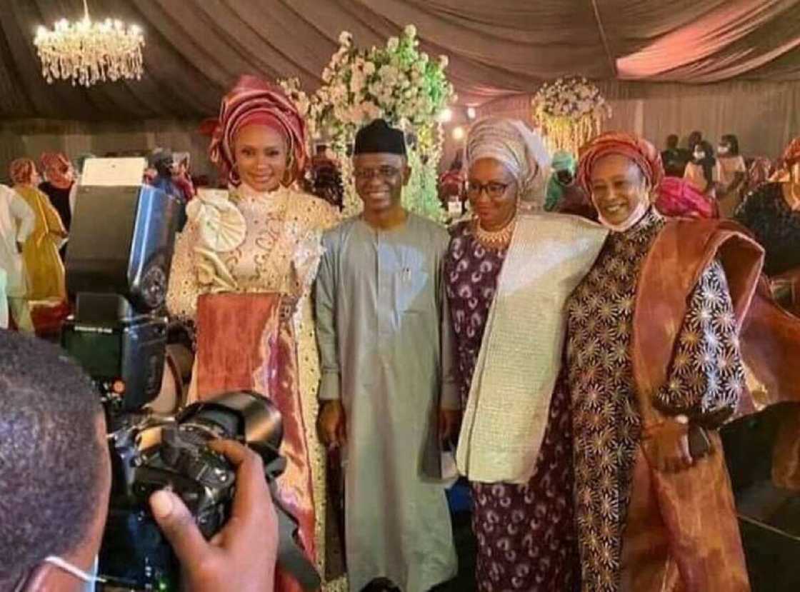 Hotunan bikin auren dan gwamnan Kaduna Nasir El-Rufai, Bashir da amaryarsa Halima Hotunan bikin auren dan gwamnan Kaduna Nasir El-Rufai, Bashir da amaryarsa Halima