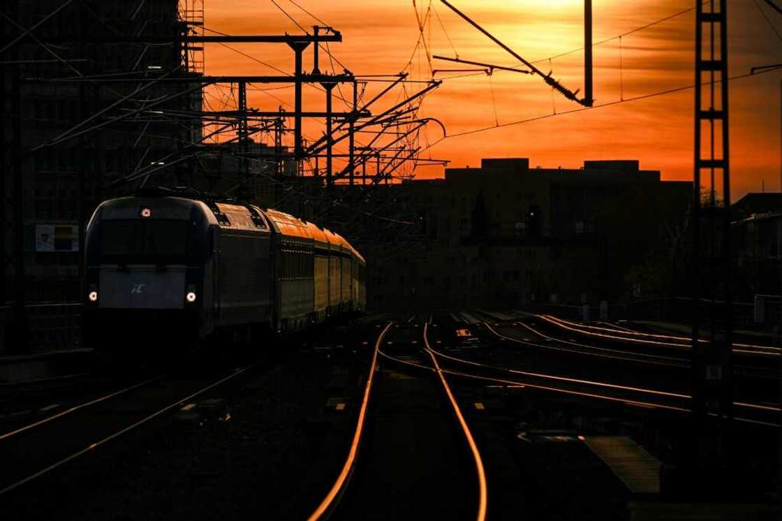 The overnight connection between Paris and London returns nine years after the previous service was stopped The overnight connection between Paris and London returns nine years after the previous service was stopped