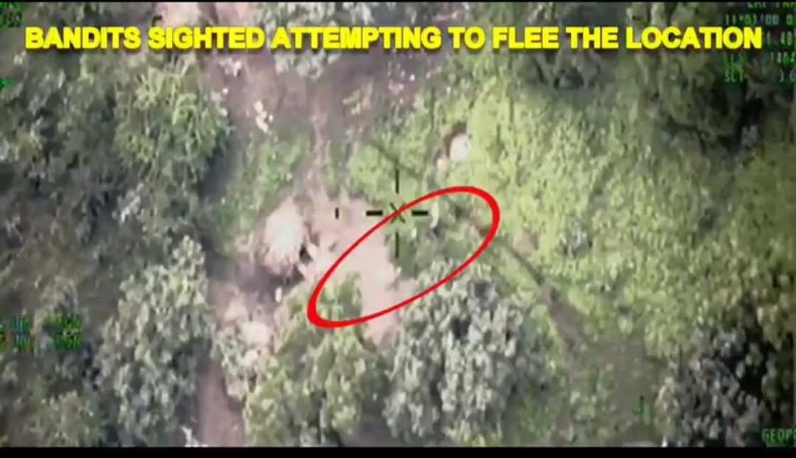 Hotuna da Bidiyo: Sojin sama sun ragargaza maboyar 'yan bindiga da ISWAP a dajin Kuyambana Hotuna da Bidiyo: Sojin sama sun ragargaza maboyar 'yan bindiga da ISWAP a dajin Kuyambana