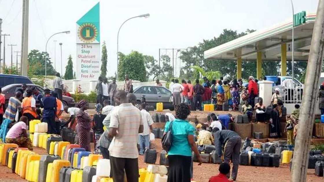 Why fuel is selling for as much as N350 per litre in Lagos Why fuel is selling for as much as N350 per litre in Lagos