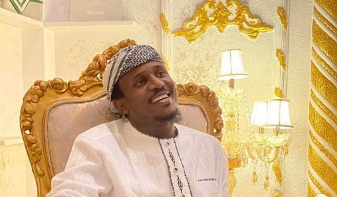 Wallafar da Naziru Sarkin waƙa ya yi akan dukan mata ta janyo cece-kuce