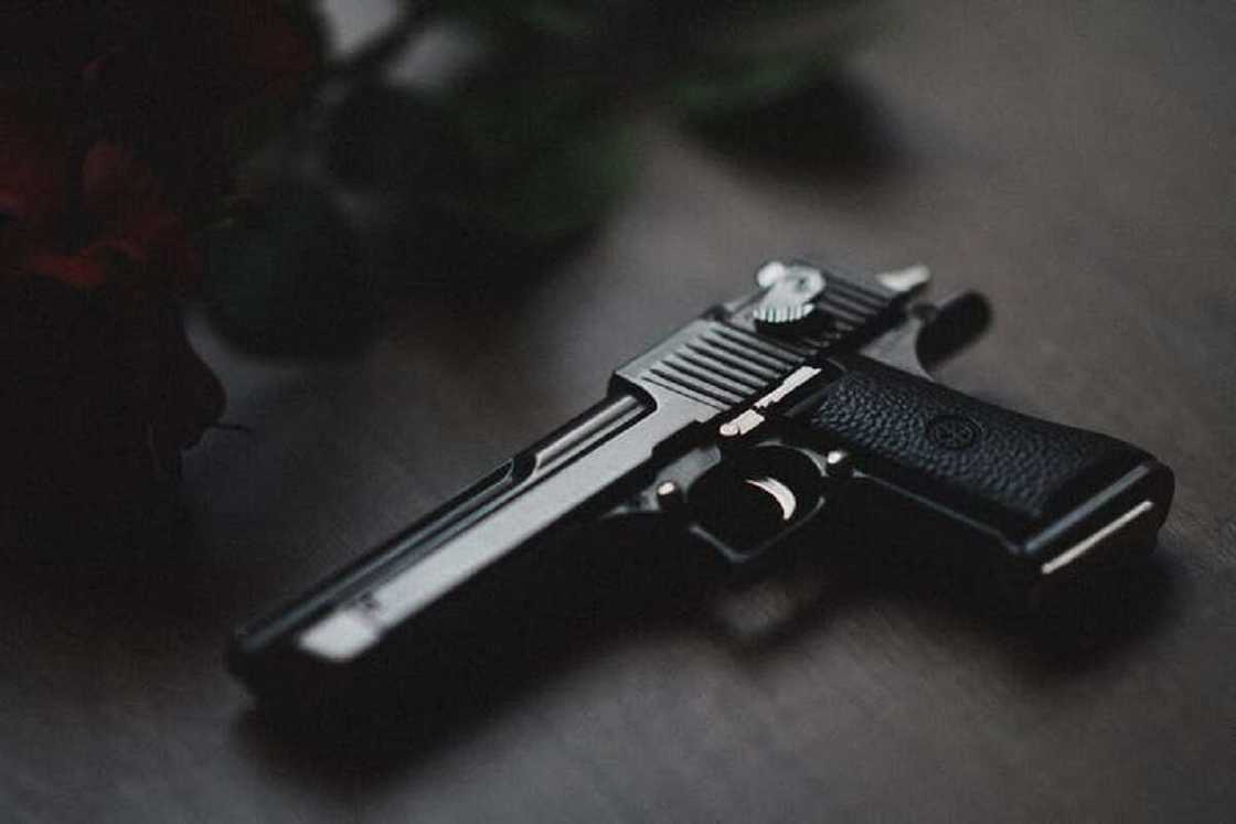 Da duminsa: Bata-gari sun fara fashi har cikin gida, sun balle Shoprite a Legas Da duminsa: Bata-gari sun fara fashi har cikin gida, sun balle Shoprite a Legas