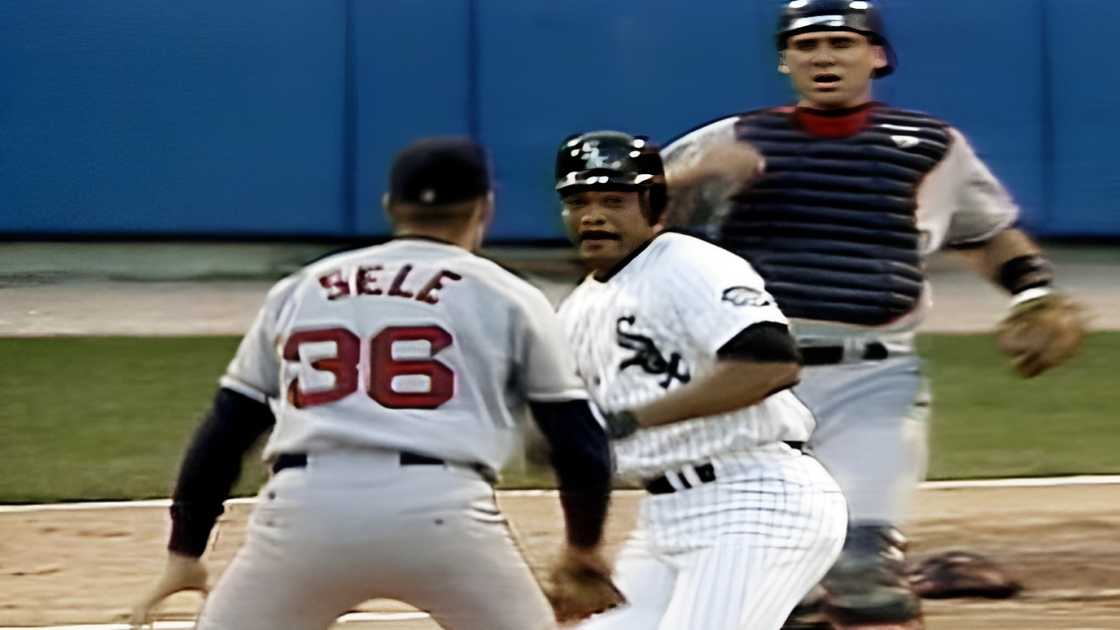 George Bell of Chicago White Sox and Mo Vaughn of Boston Red Sox brawl. George Bell of Chicago White Sox and Mo Vaughn of Boston Red Sox brawl.