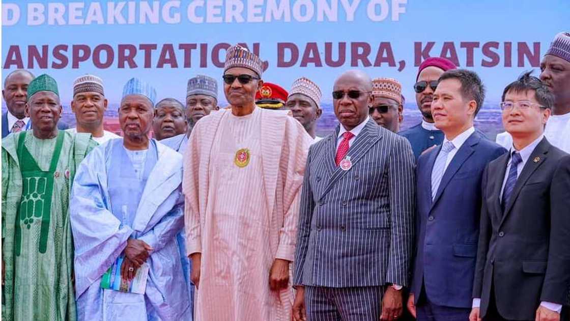 Saukaka Sufuri: Buhari ya bayar da umarnin sakin manyan motocin alfarma Saukaka Sufuri: Buhari ya bayar da umarnin sakin manyan motocin alfarma