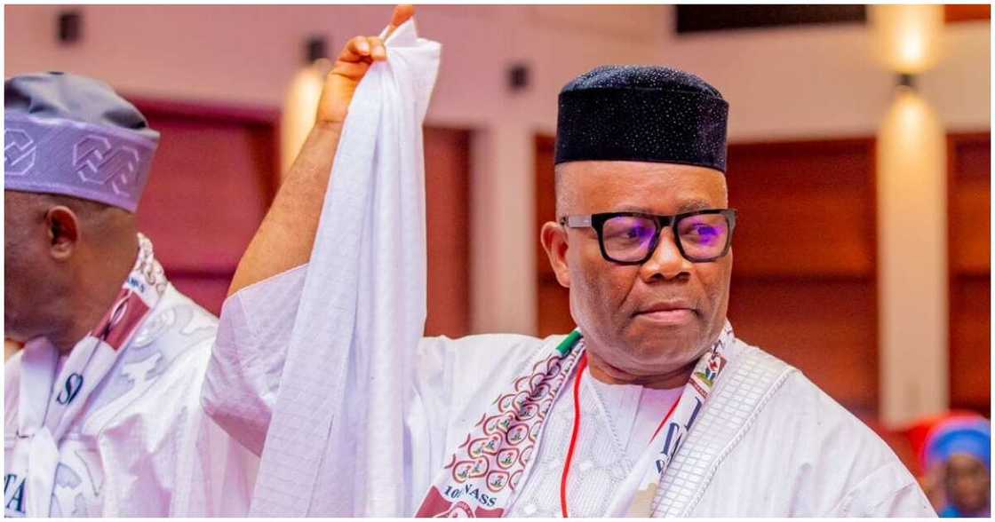 Sanatoci sun shiga ganawar sirri kan jerin sunayen ministocin da Tinubu ya mika Sanatoci sun shiga ganawar sirri kan jerin sunayen ministocin da Tinubu ya mika