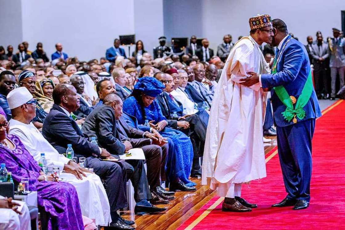 Shugaba Buhari ya halarci taron rantsar da shugaban kasar Senegal (Hotuna) Shugaba Buhari ya halarci taron rantsar da shugaban kasar Senegal (Hotuna)