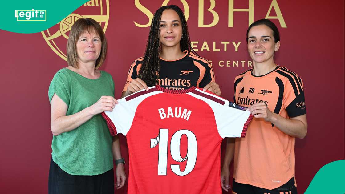 Lisa Baum signs for Arsenal at Sobha Realty Training Centre in London Colney. Photo by David Price