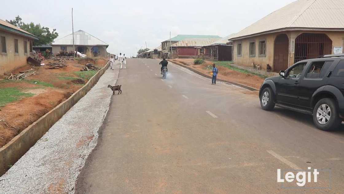Corps Member’s Media Advocacy/Construct Ayegbami’s Road/Kwara Community Corps Member’s Media Advocacy/Construct Ayegbami’s Road/Kwara Community