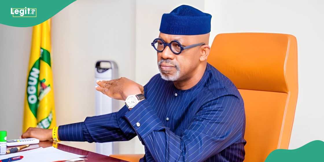 Ogun monarch reportedly molests chief in viral video, govt takes action Ogun monarch reportedly molests chief in viral video, govt takes action