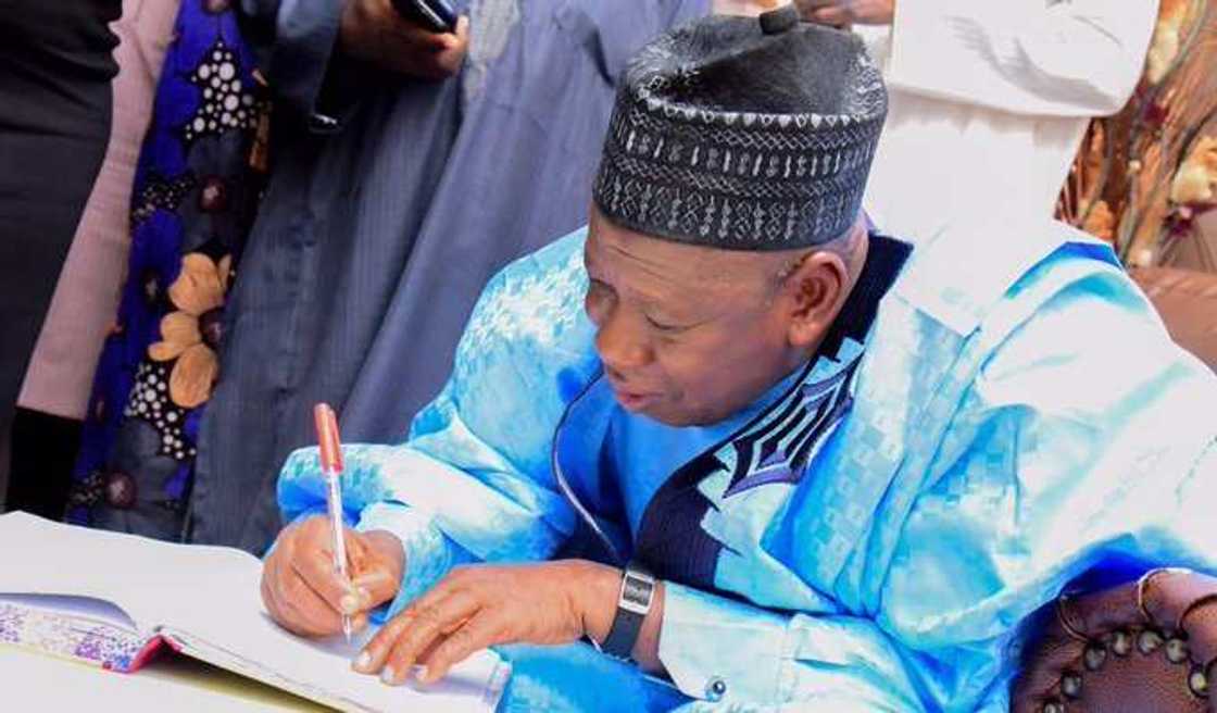 Yanzu-yanzu: Ganduje ya haramta wa Almajirai bara a titunan Kano Yanzu-yanzu: Ganduje ya haramta wa Almajirai bara a titunan Kano