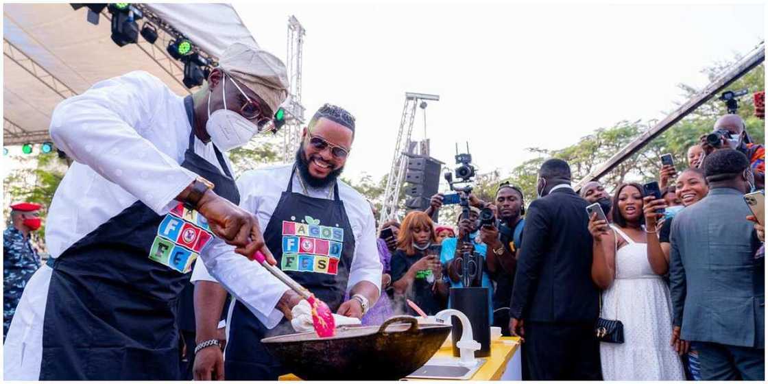 Bidiyon Gwamnan Sanwo-Olu da Whitemoney suna girki a wurin bikin girke-girke ya dauki hankalin mutane Bidiyon Gwamnan Sanwo-Olu da Whitemoney suna girki a wurin bikin girke-girke ya dauki hankalin mutane