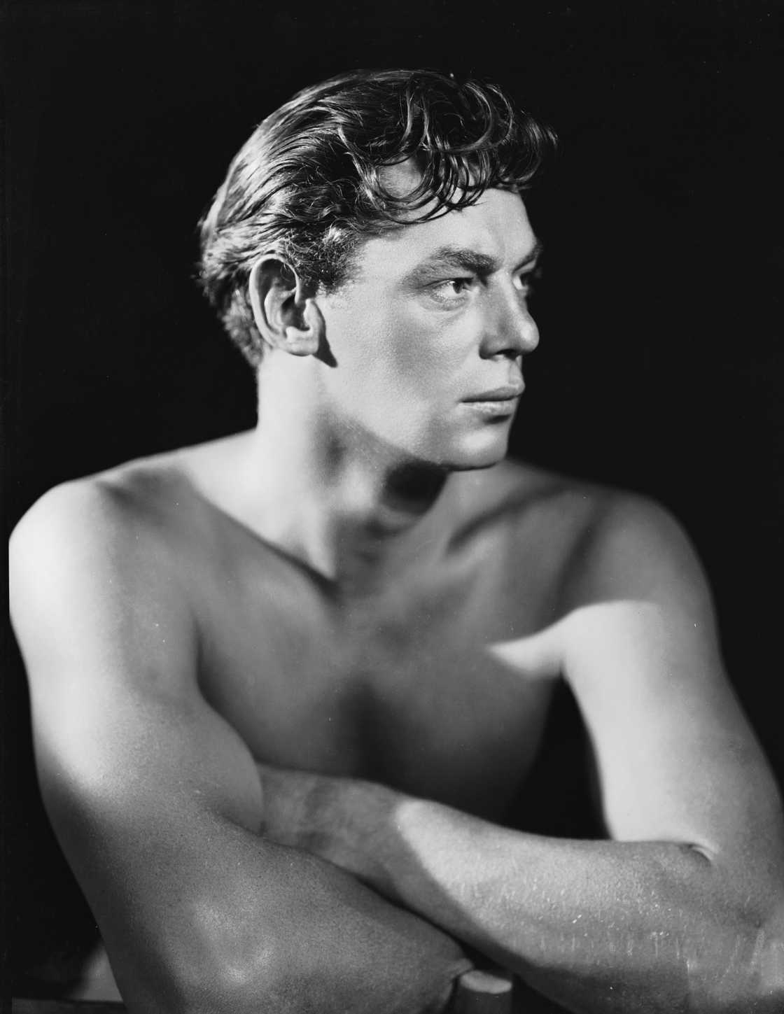 How many people did Johnny Weissmuller save? How many people did Johnny Weissmuller save?