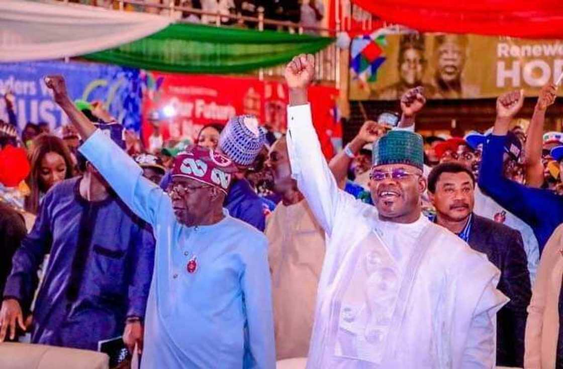 Bola Tinubu da Yahaya Bello. Bola Tinubu da Yahaya Bello.