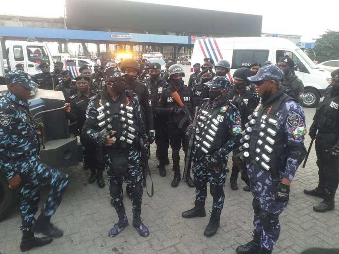 OccupyLekkiTollGate: Police arrest protesters at Lekki tollgate OccupyLekkiTollGate: Police arrest protesters at Lekki tollgate