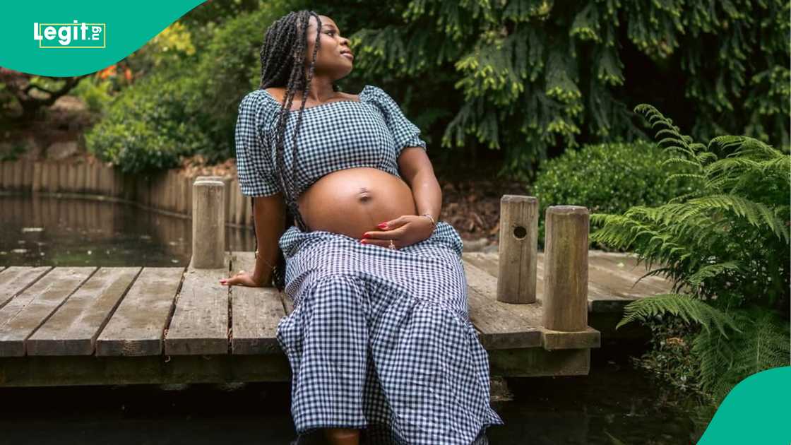 Bella Okagbue mourns sister Oge's triplets. Bella Okagbue mourns sister Oge's triplets.