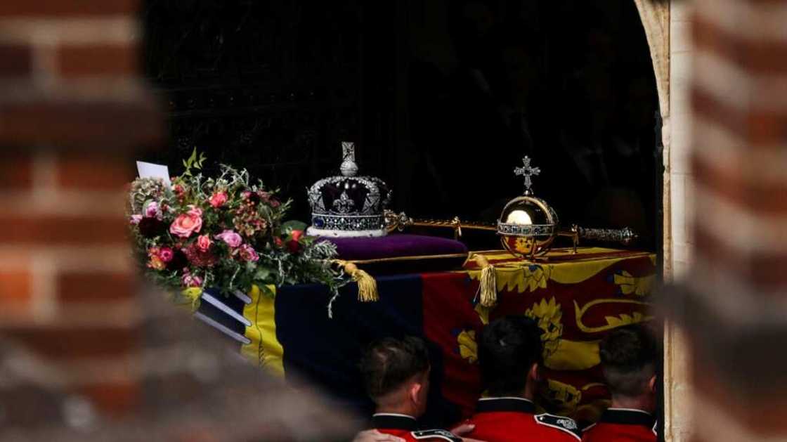 Queen Elizabeth II's coffin was lowered into the Royal Vault at St George's Chapel in Windsor Castle, before a private burial ceremony Queen Elizabeth II's coffin was lowered into the Royal Vault at St George's Chapel in Windsor Castle, before a private burial ceremony
