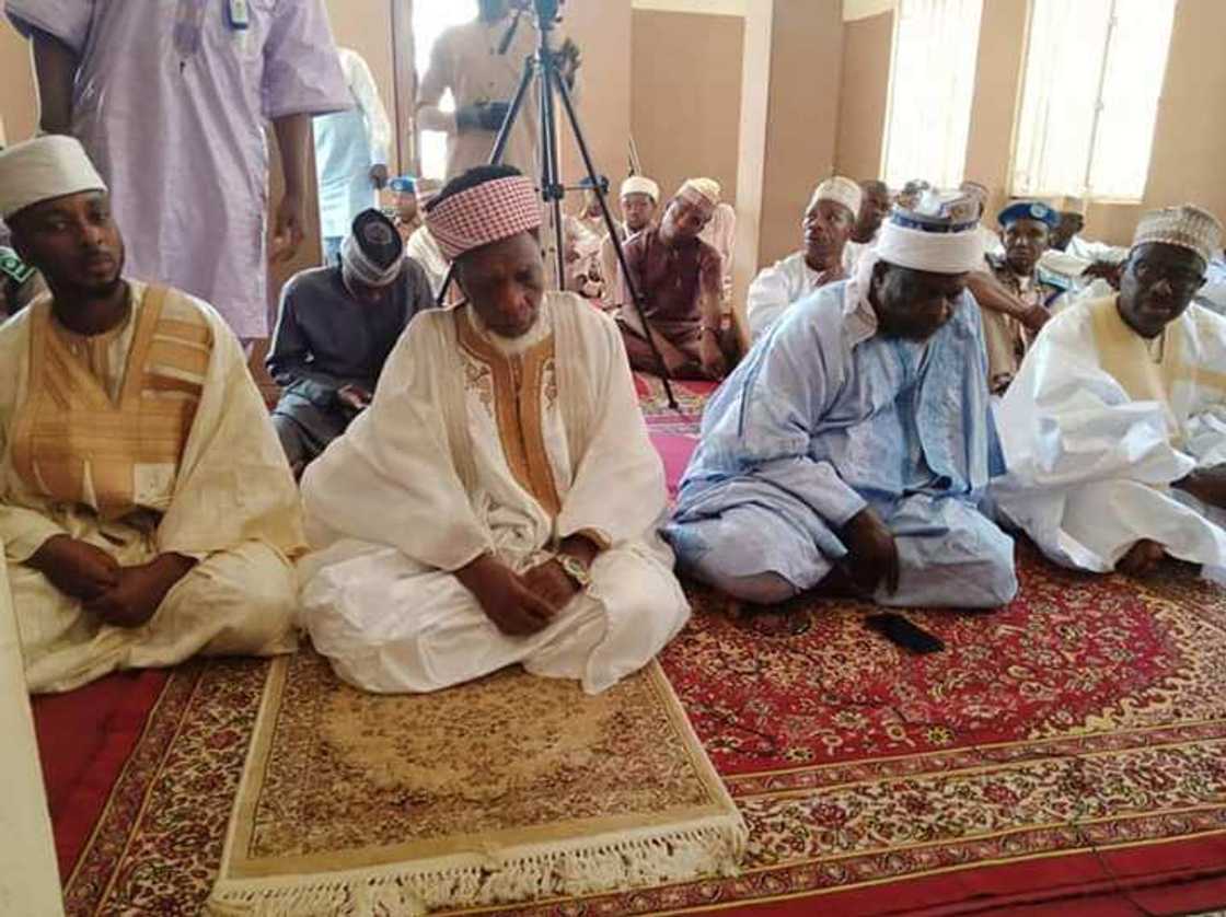 Covid-19: Sheikh Jingir ya bi umurnin Lalong, ya yi sallar Juma'a a gida Covid-19: Sheikh Jingir ya bi umurnin Lalong, ya yi sallar Juma'a a gida