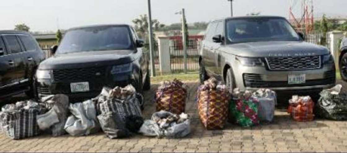 EFCC Arrests Kogi Assembly Candidate/Cash, vehicles recovered from Yusuf Atumeyi EFCC Arrests Kogi Assembly Candidate/Cash, vehicles recovered from Yusuf Atumeyi