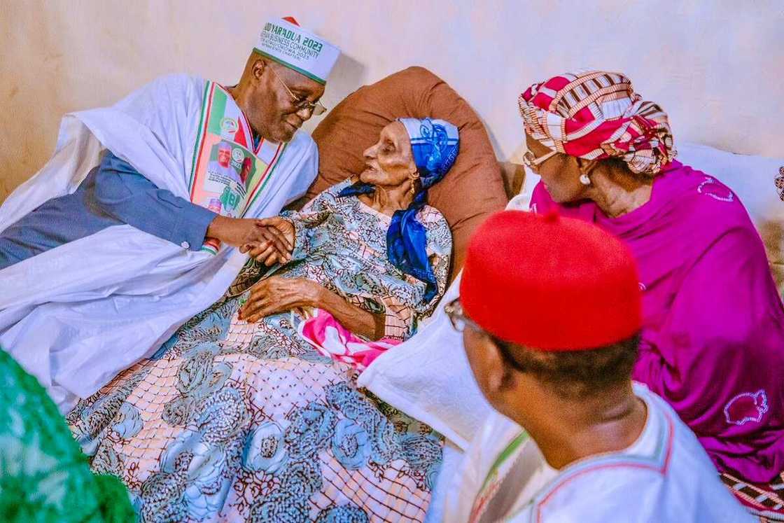 Atiku, Okowa da mahaifiyar Yar'adua Atiku, Okowa da mahaifiyar Yar'adua