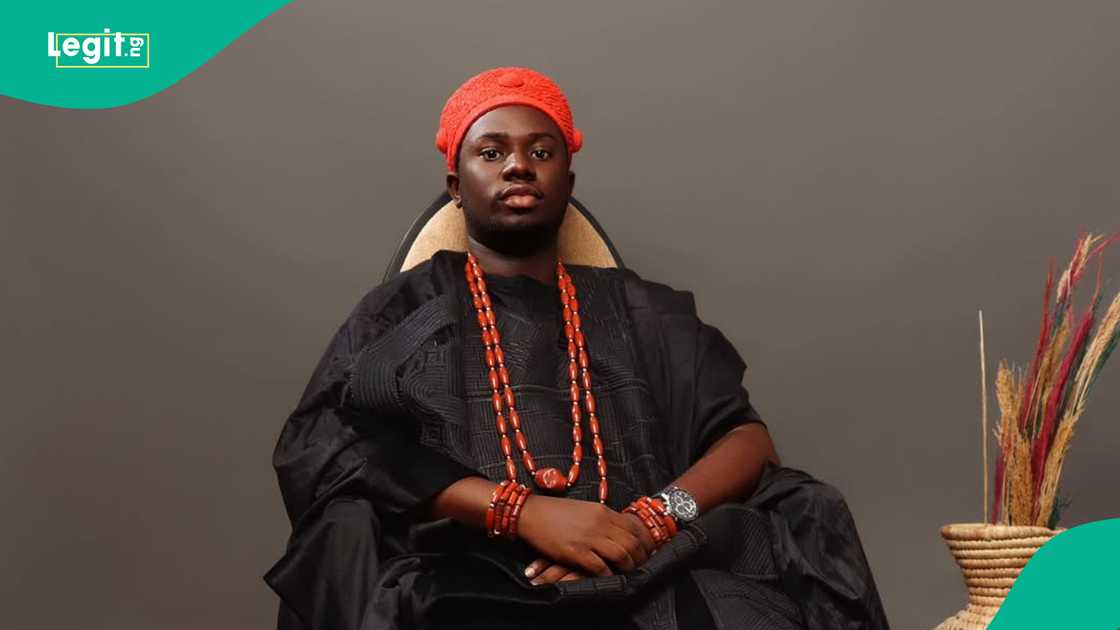 Oba Oloyede Adekoya advises youth on importance of education. Oba Oloyede Adekoya advises youth on importance of education.