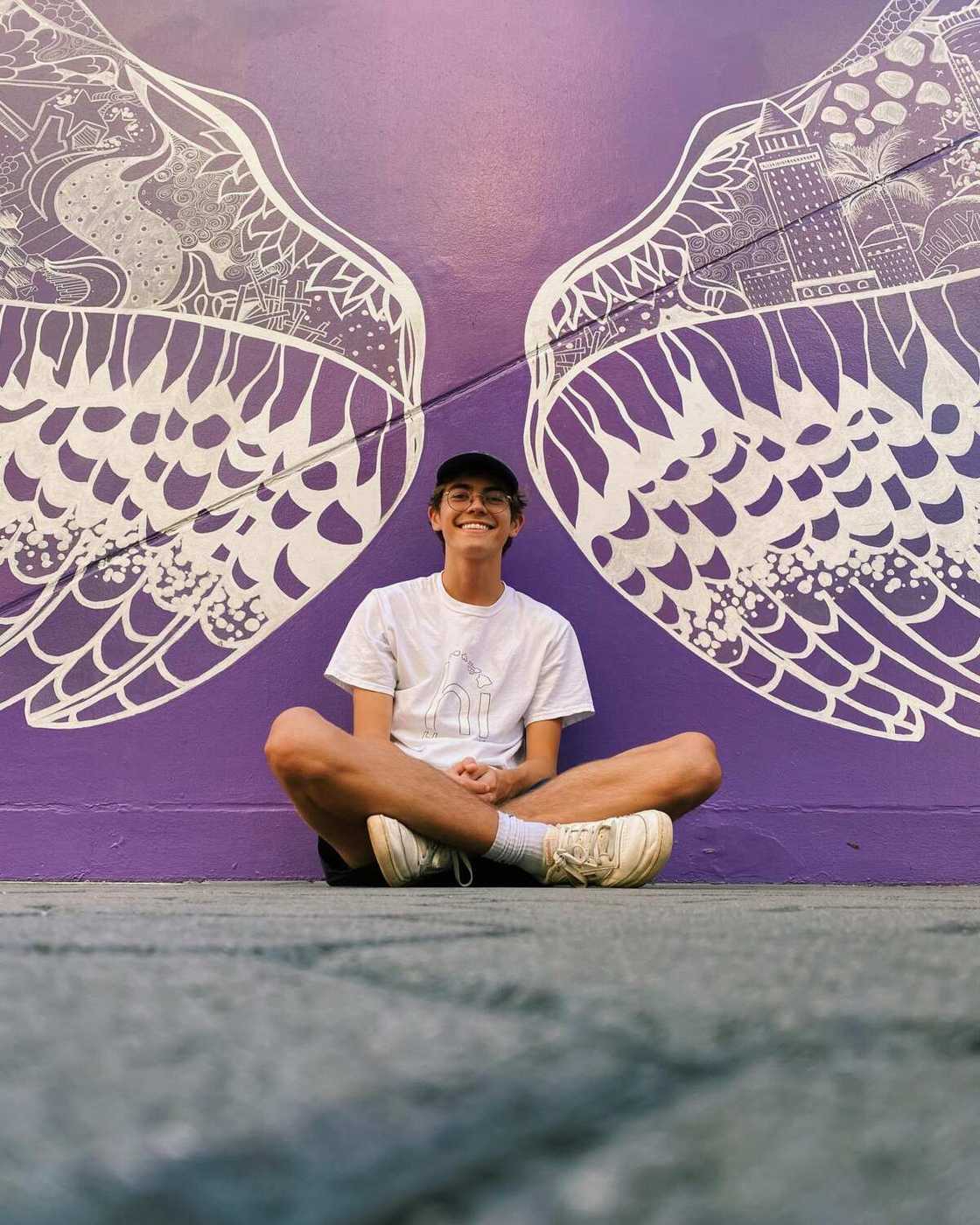 Who is Liam Silk dating? Who is Liam Silk dating?