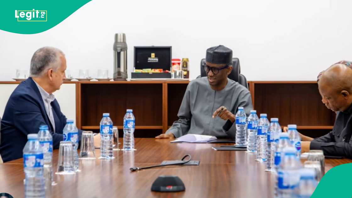 Tawagar Amurka ta zo Najeriya, ta gana da Ribadu Tawagar Amurka ta zo Najeriya, ta gana da Ribadu