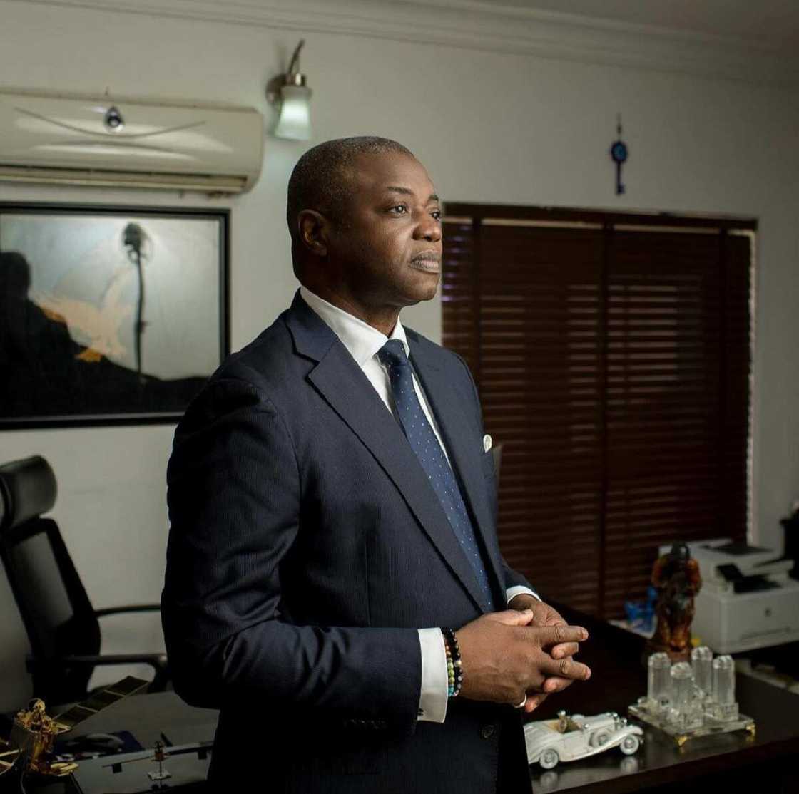 Adama Indimi ta taya mijinta murnar zagayowar ranar haihuwarsa da kamalai masu ratsa zuciya (Hotuna) Adama Indimi ta taya mijinta murnar zagayowar ranar haihuwarsa da kamalai masu ratsa zuciya (Hotuna)