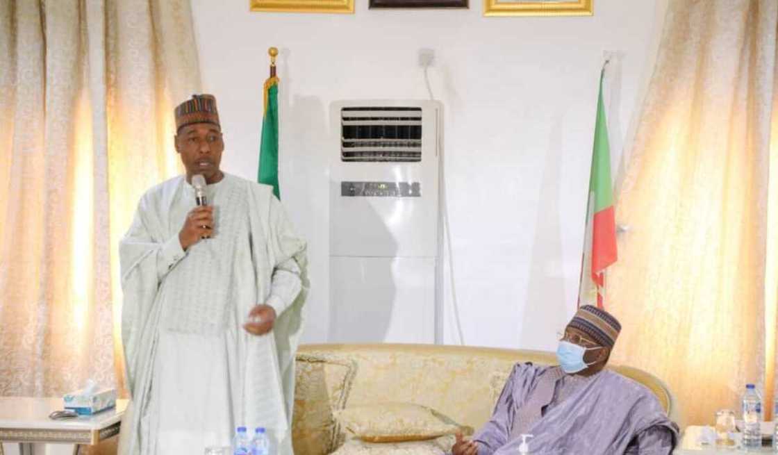 Mun gode da baku zama ɓarayi irin sauran ba: Buhari ya jinjina wa matasan Borno Mun gode da baku zama ɓarayi irin sauran ba: Buhari ya jinjina wa matasan Borno