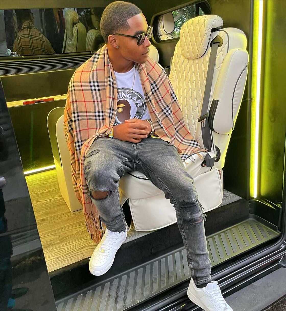 Famous Debo’s zodiac sign Famous Debo’s zodiac sign