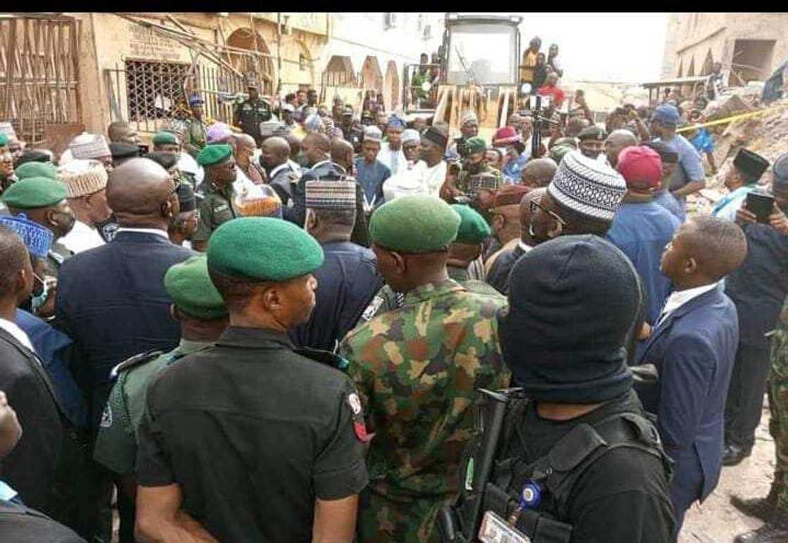 Da zafi-zafi: Hotunan Osinbajo yayin da ya ziyarci wajen da tukunyar gas ta fashe a Kano Da zafi-zafi: Hotunan Osinbajo yayin da ya ziyarci wajen da tukunyar gas ta fashe a Kano