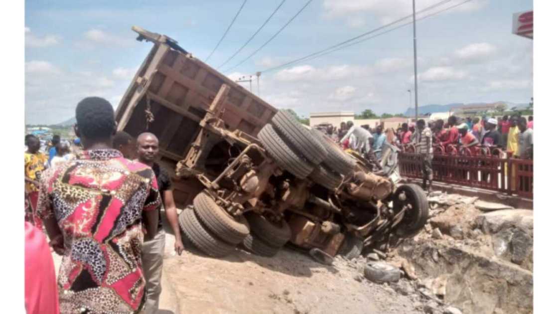 Hatsarin mota ya halaka mutum hudu a Abuja Hatsarin mota ya halaka mutum hudu a Abuja