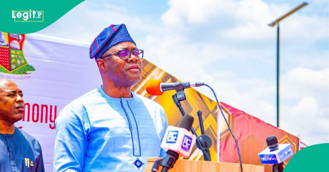 Gwamnan Oyo, Seyi Makinde. Gwamnan Oyo, Seyi Makinde.