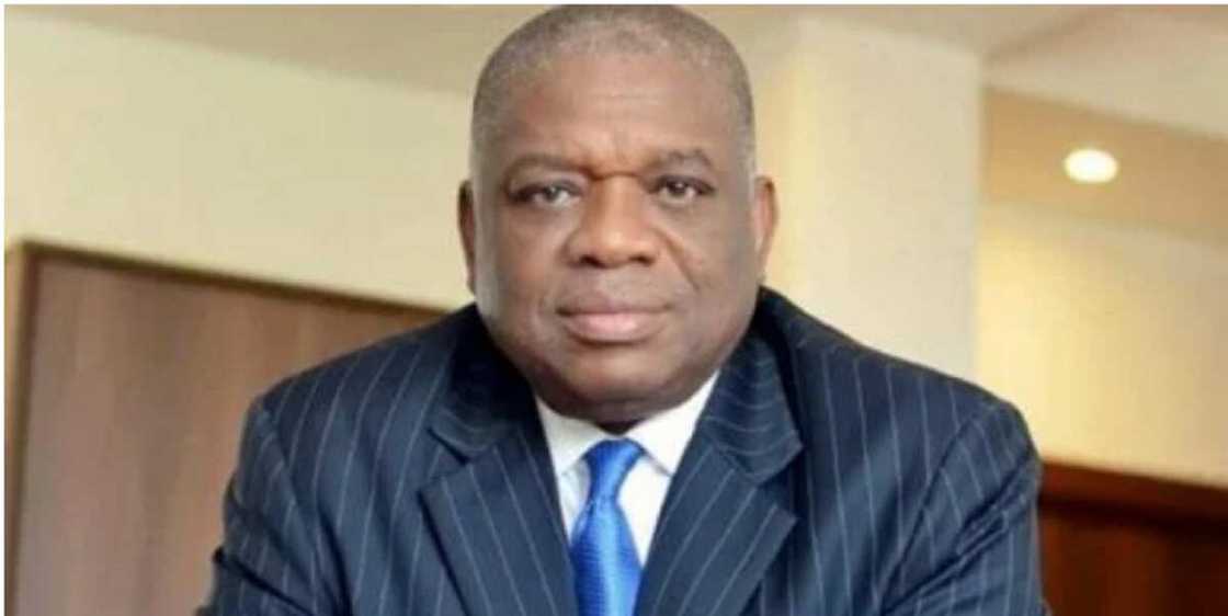 2023: Ina fuskantar matsin lamba kan cewa in fito takara, in kuma ziyarci Buhari in sanar da shi, Orji Kalu 2023: Ina fuskantar matsin lamba kan cewa in fito takara, in kuma ziyarci Buhari in sanar da shi, Orji Kalu