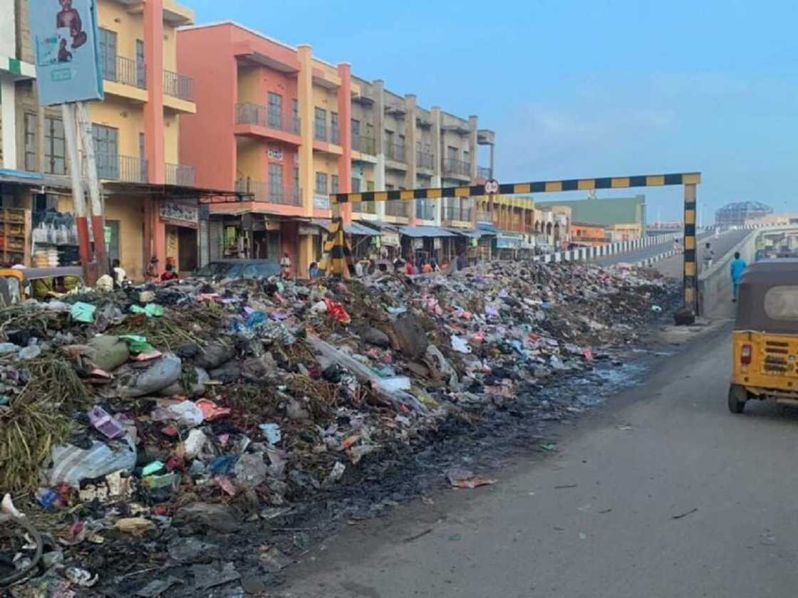 Tarin shara a kan titin birnin Kano Tarin shara a kan titin birnin Kano