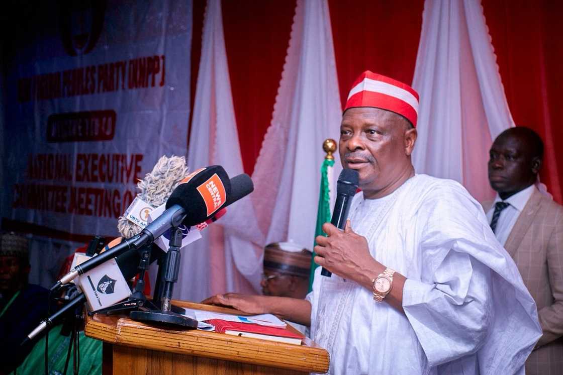 Kwankwaso ya yi kalamai kan rikicin masarautar Kano Kwankwaso ya yi kalamai kan rikicin masarautar Kano