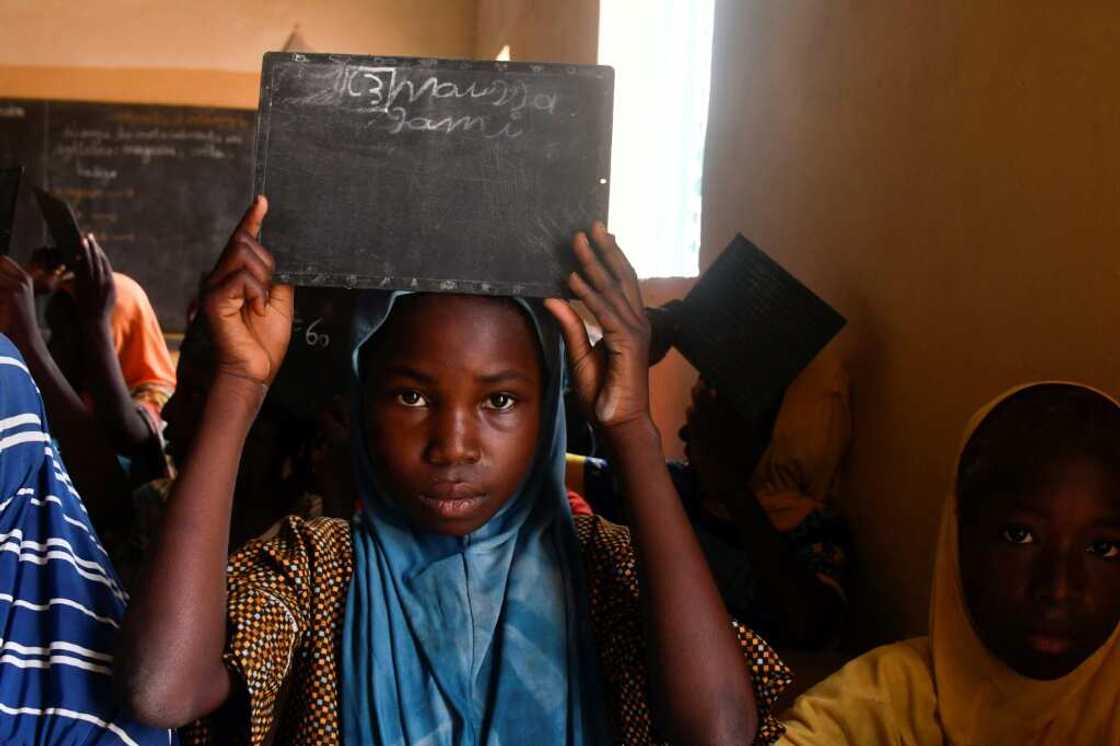 Lessons take place under shelters or classrooms equipped with tables and benches provided by NGOs